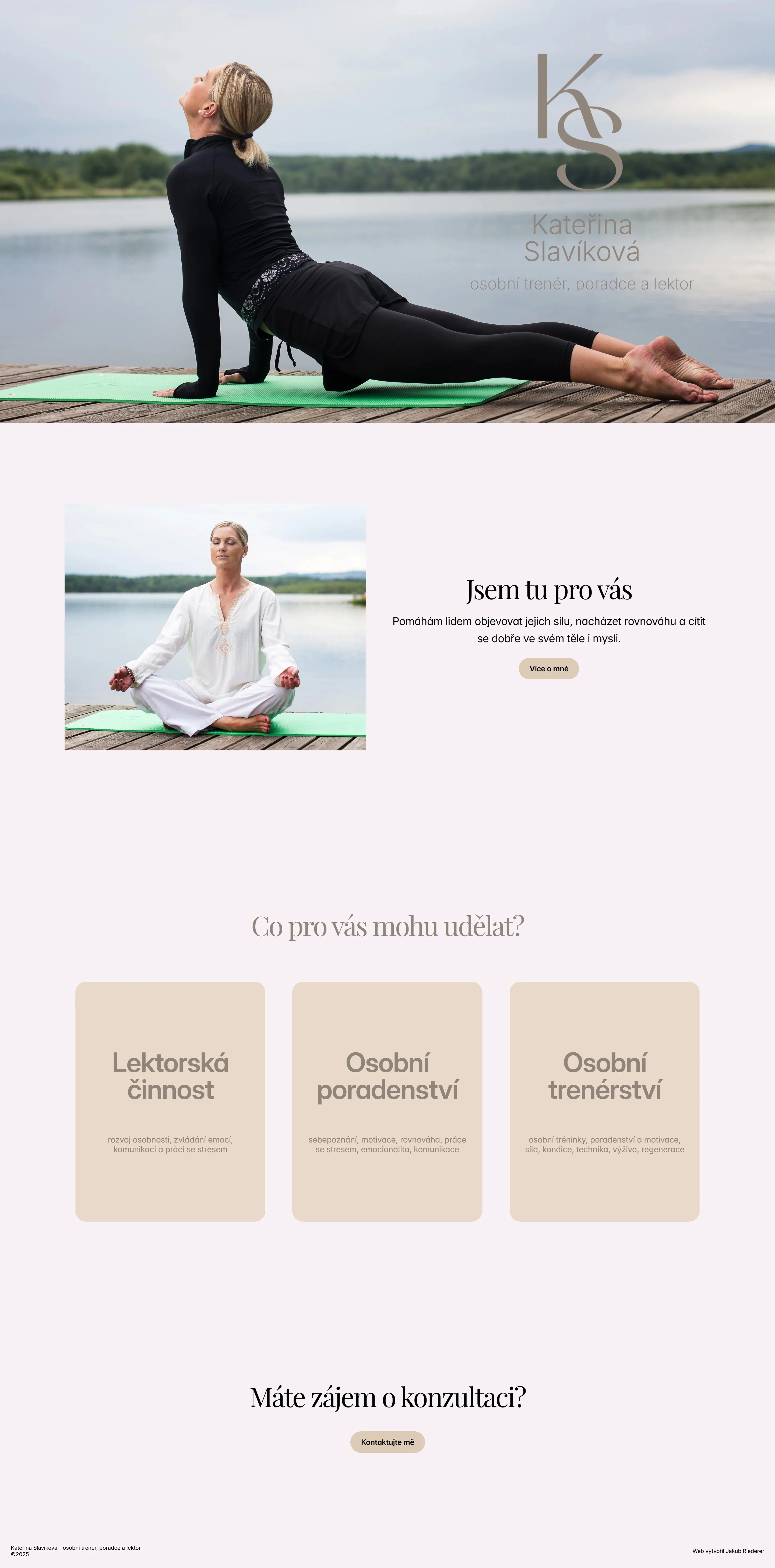 Celá úvodní stránka webu Kateřiny Slavíkové – fotografie u jezera, představení a nabídka služeb